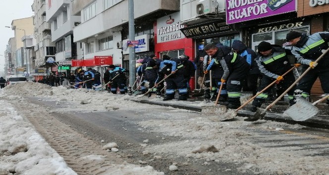 Nevşehir Belediyesi karla mücadele çalışmalarını hızlandırdı