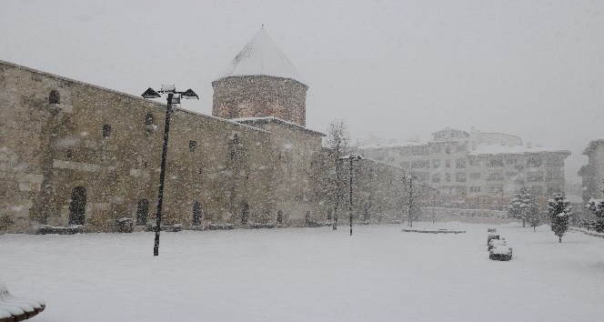 Sivas’ta yoğun kar yağışı