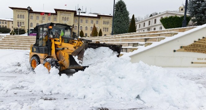 Kastamonu’da karla mücadele çalışmaları sürüyor