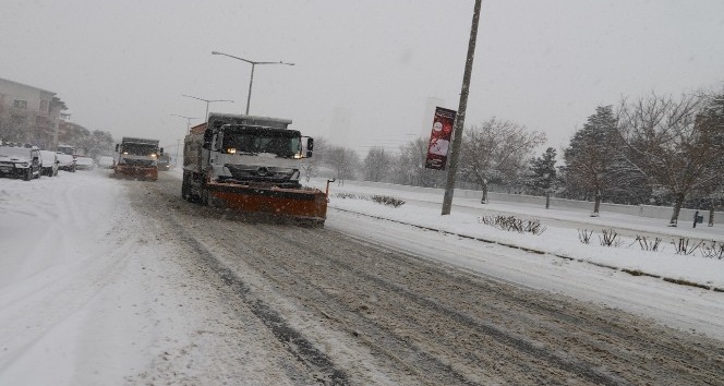 Erzincan Belediyesi’nden karla mücadele çalışması