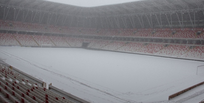 Kupa maçının oynanacağı stadyumda 30 cm kar var