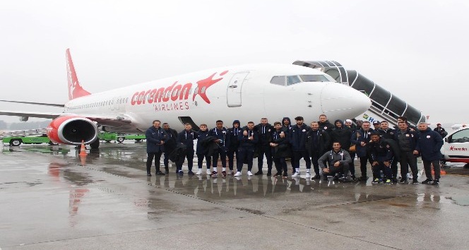 Antalyaspor’un uçağı Sivas’a inemedi