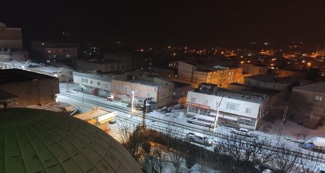 Çınar’da kar nedeniyle okullar tatil edildi