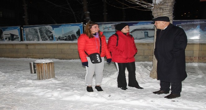 Başkan Pekmezci karla mücadele çalışmalarını sahada takip etti