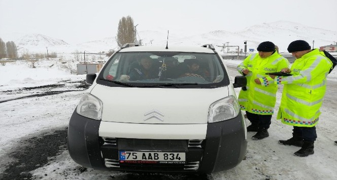 Jandarma trafik ekipleri emniyet kemeri denetimi yaptı