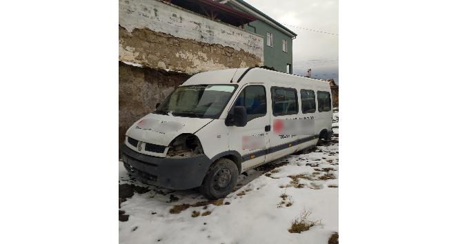 Tamirciden çalınan minibüs köyde bulundu