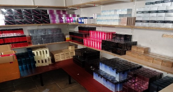 Marmaris’te 2 milyon TL’lik kaçak parfüm ele geçirildi