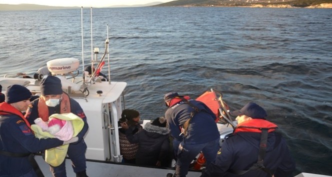 İzmir’de 12 kaçak göçmen kurtarıldı