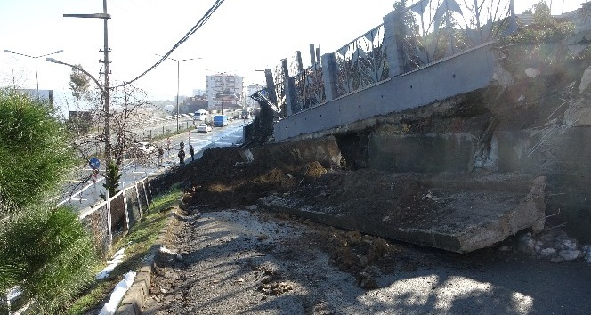 Trabzon’da karayolunun duvarı çöktü