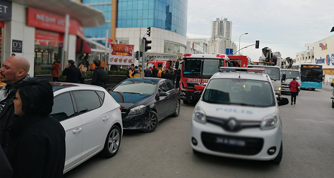 Maltepe’de 18 katlı iş merkezinde yangın paniği