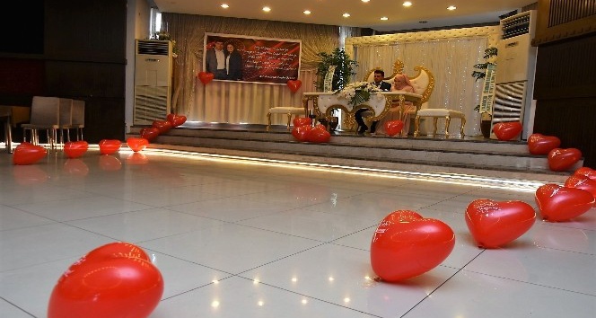 Başkan Özcan’dan Sevgililer Günü sürprizi