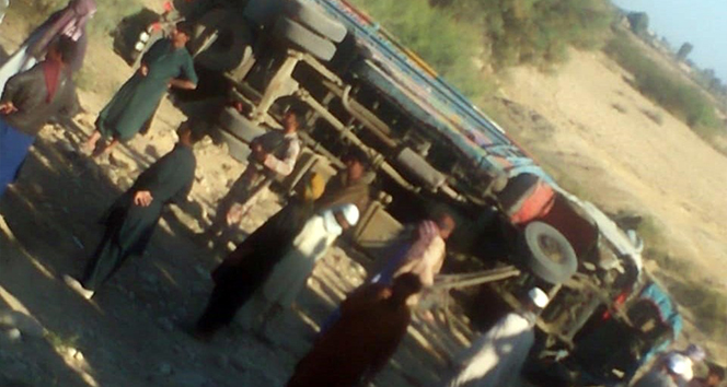 Pakistan’da düğün otobüsü devrildi: 11 ölü, 20’den fazla yaralı