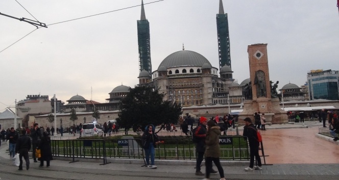 Taksim Meydanı ve İstiklal Caddesi&#039;nde güvenlik uygulaması
