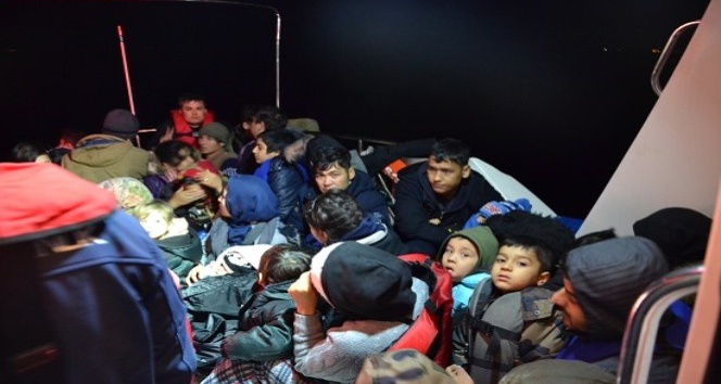 İzmir’de 52 kaçak göçmen yakalandı