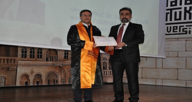 Artuklu Üniversitesi’nde akademik terfilere cübbe giydirildi