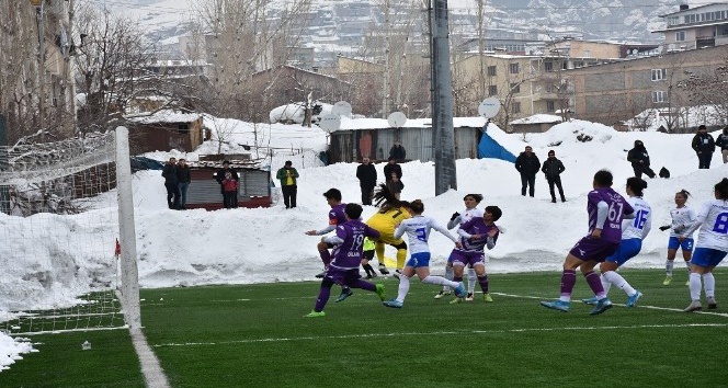 Hakkarigücü Spor, Karadeniz Ereğli Belediye Spor’u 3-0 yendi