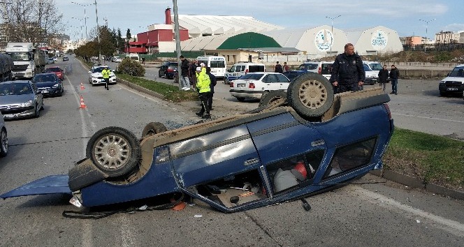 Sürücü parçalanan araçtan sağ kurtuldu