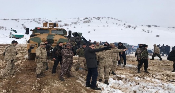 Vali Oktay Çağatay, operasyondaki jandarma birliklerini ziyaret etti