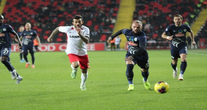 Süper Lig: Gaziantep FK: 0 - Çaykur Rizespor: 0 (İlk yarı)