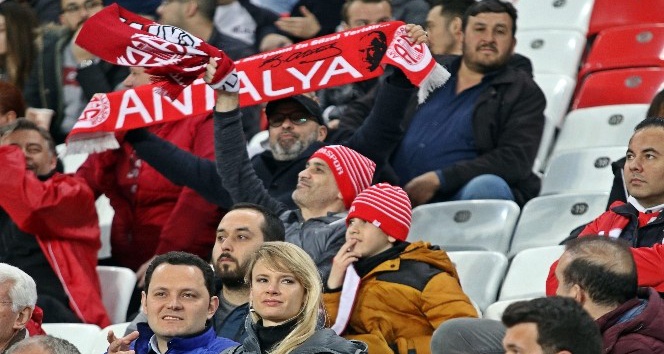 Süper Lig: Antalyaspor: 0 - Kasımpaşa: 0 (İlk yarı)