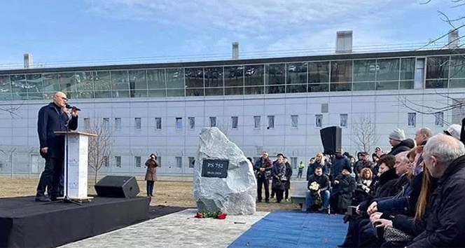 İran’daki uçak kazasında ölenler için Ukrayna’da anıt yapıldı
