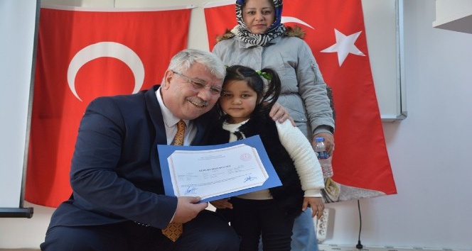 Okuma Yazma kursunu tamamlayan kursiyerlere sertifikaları dağıtıldı