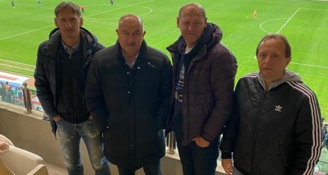 Rusya Milli Takım Teknik Direktörü Stanislav Çerçesov, Antalyaspor - Kasımpaşa maçını izledi