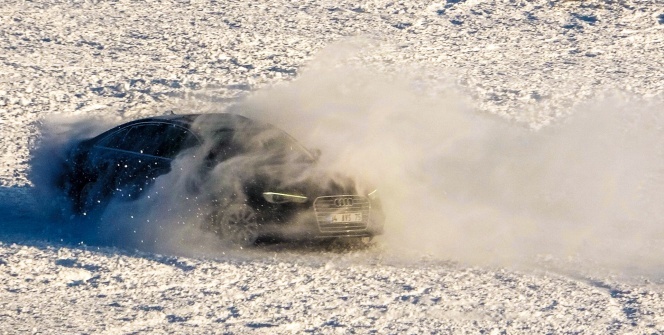 Çıldır’da buz üstünde heyecanlı drift