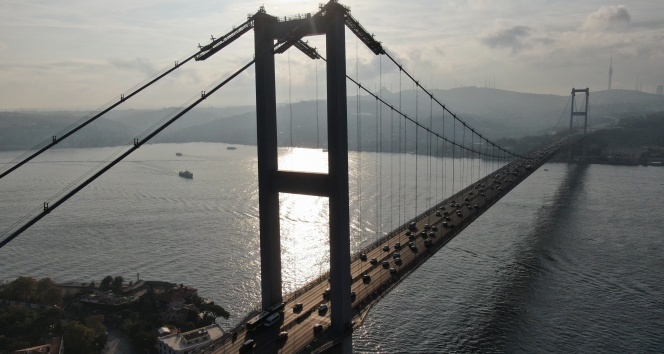 50 yıl önce yapımına karşı çıkılan Boğaziçi Köprüsü, trafik yoğunluğunu karşılamakta zorlanıyor