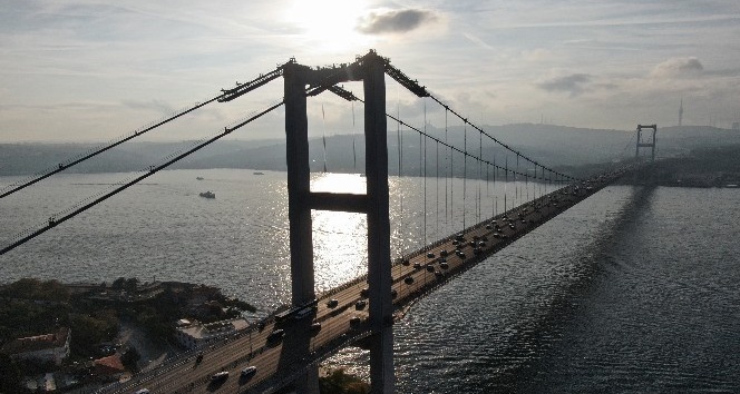 50 yıl önce yapımına karşı çıkılan Boğaziçi Köprüsü, trafik yoğunluğunu karşılamakta zorlanıyor