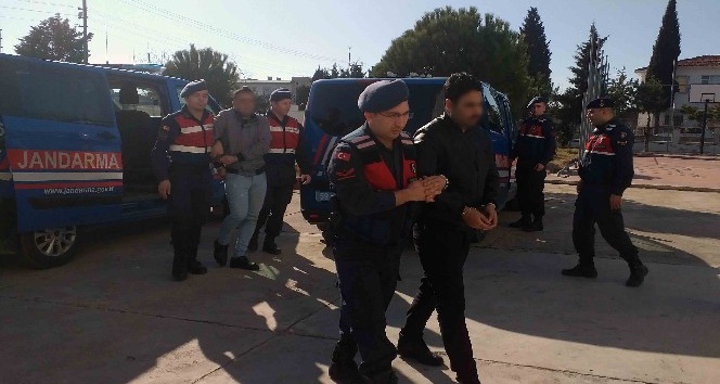 Polis süsüyle Makedon turistleri gasp eden 4 İranlı tutuklandı