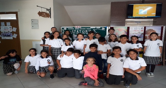 Çeşmeli öğrenciler Sakız Ağacını koruma altına aldılar