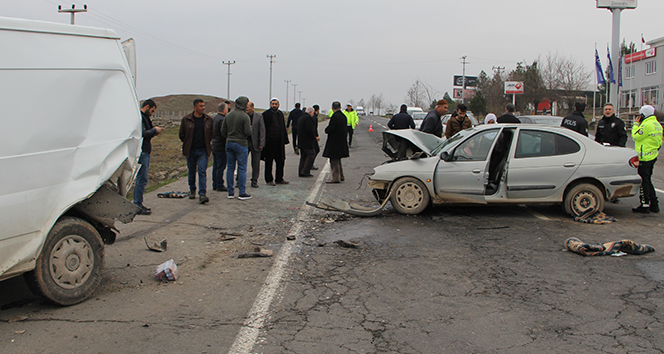 Diyarbakır&#039;da zincirleme trafik kazası: 2 ağır yaralı