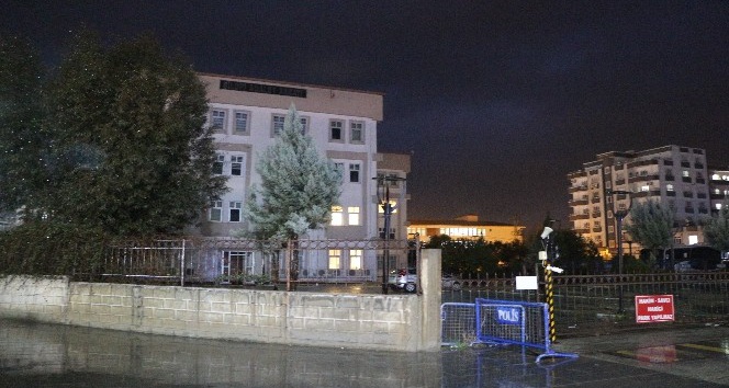 Adliyeye bombalı saldırı girişiminde gözaltına alınan zanlılar mahkemeye sevk edildi