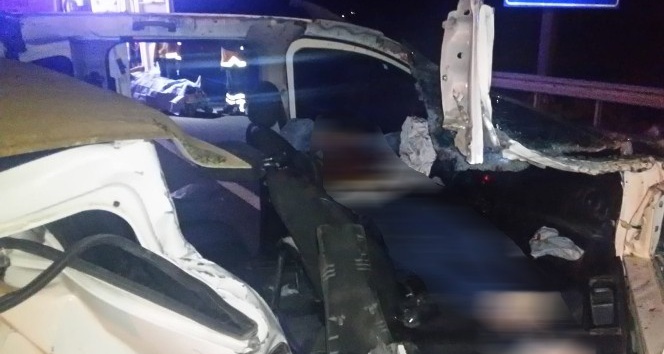 Kırıkkale’de feci kaza, hafif ticari araç tıra çarptı: 1 ölü, 1 yaralı