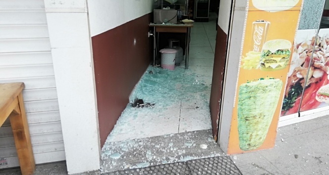 Esenyurt&#039;ta döner dükkanında silahlı kavga: 2 yaralı