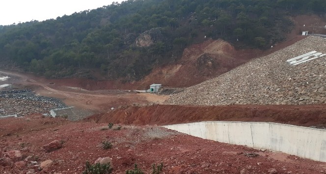 Uşak’ta baraj çatladı, 2 köyde evler boşaltılacak