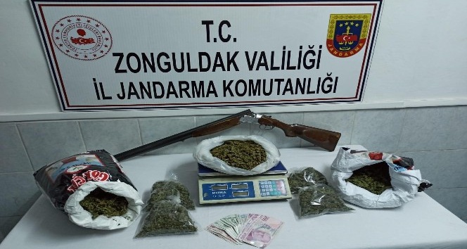 Zonguldak’ta 5 kilo kubar esrarla yakalanan 2 kişi tutuklandı