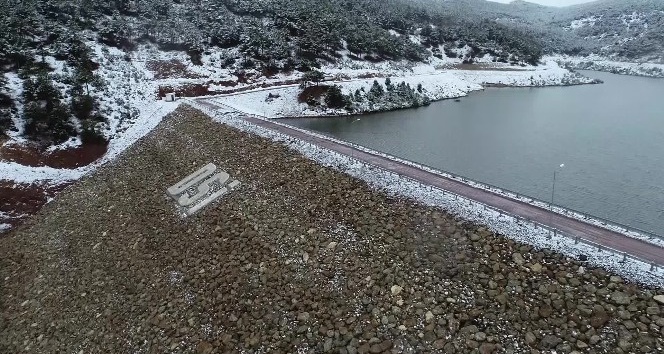 Çatlak oluşan barajdaki çalışmalar İHA tarafından havadan görüntülendi