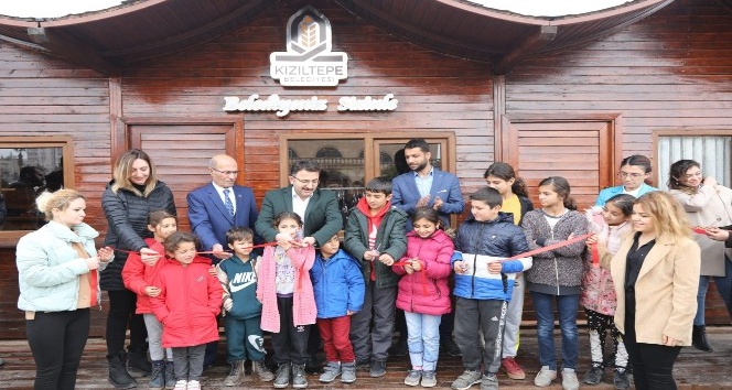 Kayyumun kurduğu Giyim Bankası ihtiyaç sahiplerini bekliyor