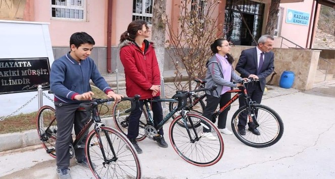 Kazancı’da okul birincilerine bisiklet ödülü