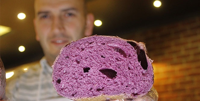 Mor ekmek üretti, tanesini 10 liraya satıyor