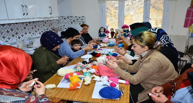 Uludere’de kadınlar hem ev hanımı hem iş kadını