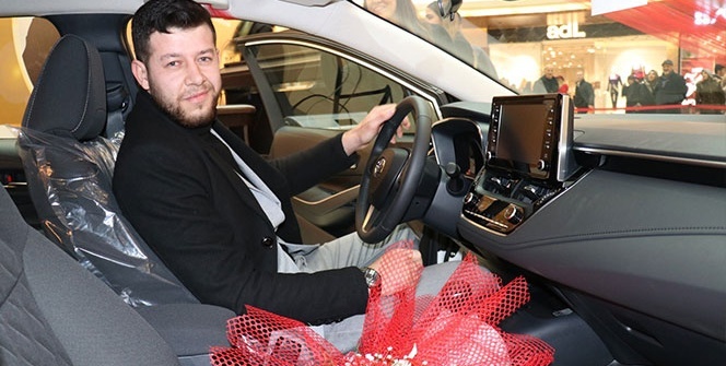 600 TL’lik alış veriş ile 200 bin TL değerinde aracın sahibi oldu