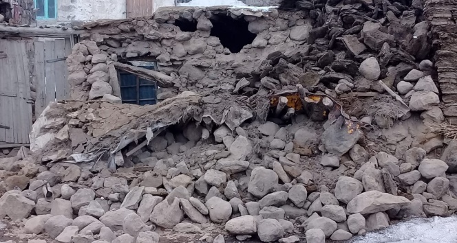 İran’daki deprem Van’da hissedildi! 9 vatandaşımız hayatını kaybetti