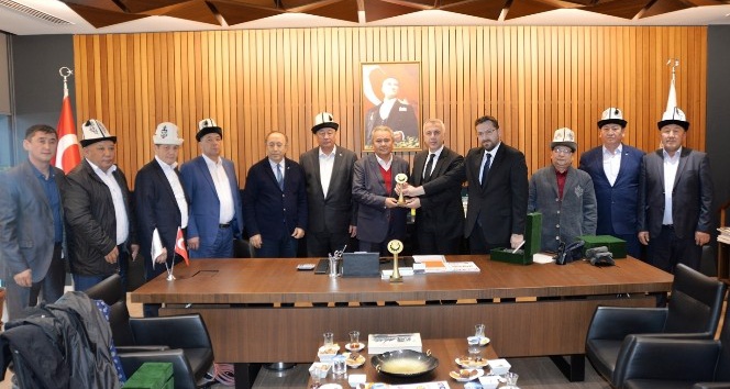 Kırgızistan heyeti Hendek’e hayran kaldı