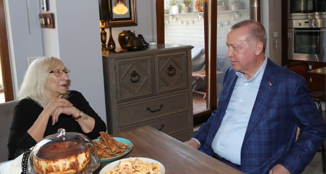 Cumhurbaşkanı Erdoğan yazar Alev Alatlı&#039;yı ziyaret etti