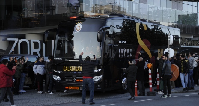 Galatasaray, Kadıköy&#039;e hareket etti