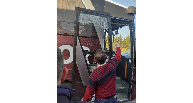 Uşakspor kafilesini taşıyan otobüslere taşlı saldırı