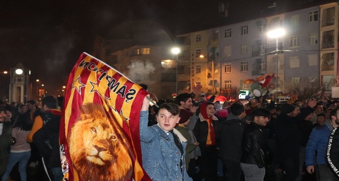 Karaman’da Galatasaraylı taraftarların galibiyet sevinci